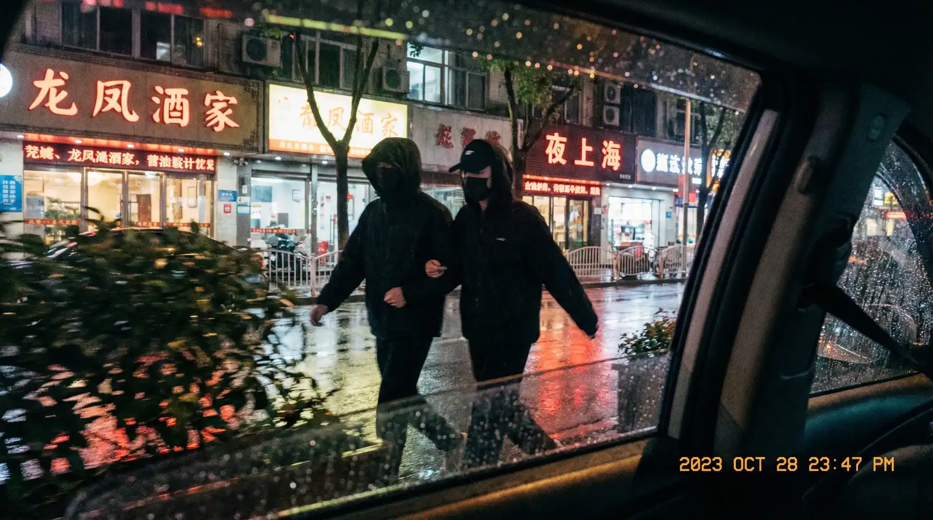 亿佰体育平台 - 顶流明星深夜密会现场抓拍照片